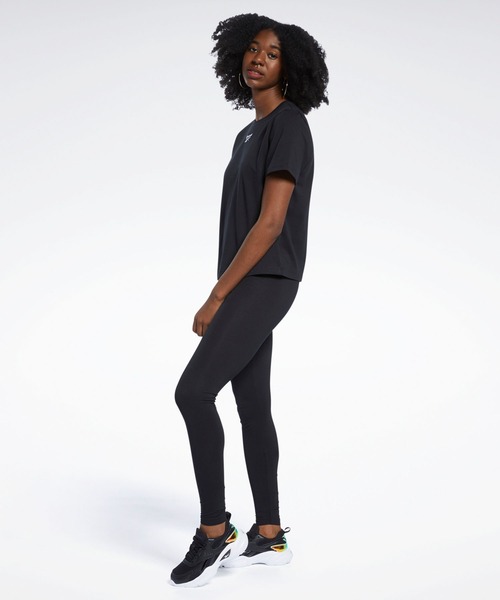 Reebok（リーボック）の「クラシックス スモールロゴ Tシャツ / Classics Small Logo Tee（Tシャツ/カットソー・レディース・ブラック×ホワイト/ホワイト×ブラック/チェリーレッド・SMALL/LARGE/MEDIUM/X-LARGE/X-SMALL/XX-LARGE）」の12枚目の写真