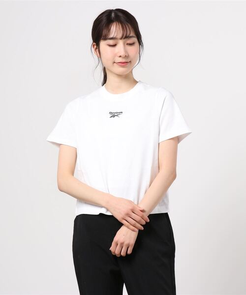 Reebok（リーボック）の「クラシックス スモールロゴ Tシャツ / Classics Small Logo Tee（Tシャツ/カットソー・レディース・ブラック×ホワイト/ホワイト×ブラック/チェリーレッド・SMALL/LARGE/MEDIUM/X-LARGE/X-SMALL/XX-LARGE）」の16枚目の写真