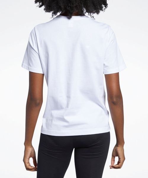 Reebok（リーボック）の「クラシックス スモールロゴ Tシャツ / Classics Small Logo Tee（Tシャツ/カットソー・レディース・ブラック×ホワイト/ホワイト×ブラック/チェリーレッド・SMALL/LARGE/MEDIUM/X-LARGE/X-SMALL/XX-LARGE）」の13枚目の写真