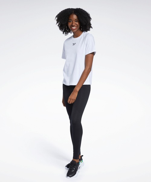 Reebok（リーボック）の「クラシックス スモールロゴ Tシャツ / Classics Small Logo Tee（Tシャツ/カットソー・レディース・ブラック×ホワイト/ホワイト×ブラック/チェリーレッド・SMALL/LARGE/MEDIUM/X-LARGE/X-SMALL/XX-LARGE）」の14枚目の写真