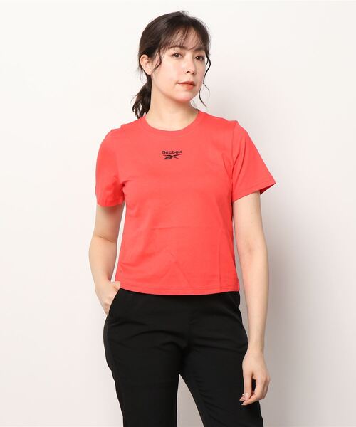 Reebok（リーボック）の「クラシックス スモールロゴ Tシャツ / Classics Small Logo Tee（Tシャツ/カットソー・レディース・ブラック×ホワイト/ホワイト×ブラック/チェリーレッド・SMALL/LARGE/MEDIUM/X-LARGE/X-SMALL/XX-LARGE）」の6枚目の写真