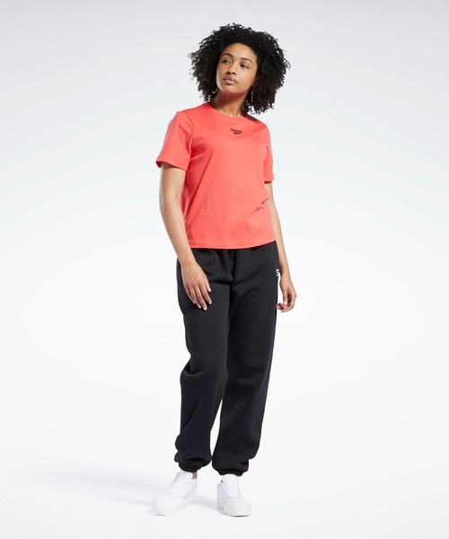 Reebok（リーボック）の「クラシックス スモールロゴ Tシャツ / Classics Small Logo Tee（Tシャツ/カットソー・レディース・ブラック×ホワイト/ホワイト×ブラック/チェリーレッド・SMALL/LARGE/MEDIUM/X-LARGE/X-SMALL/XX-LARGE）」の10枚目の写真