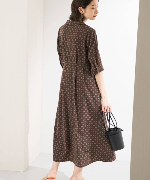 KBF（ケイビーエフ）の「オープンカラー小紋ワンピース（ワンピース・レディース・ダークブラウン/カーキ・ONE）」の10枚目の写真