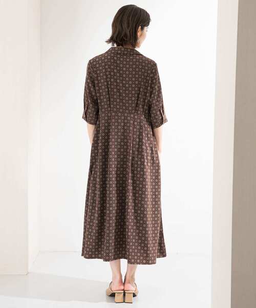 KBF（ケイビーエフ）の「オープンカラー小紋ワンピース（ワンピース・レディース・ダークブラウン/カーキ・ONE）」の17枚目の写真