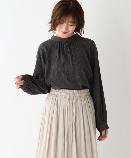 THE SHOP TK （ザ ショップ ティーケー ）の「◆ワッシャー2wayハイネックブラウス（シャツ/ブラウス・レディース・チャコールグレー/パープル/ライトベージュ・12/13）」の2枚目の写真