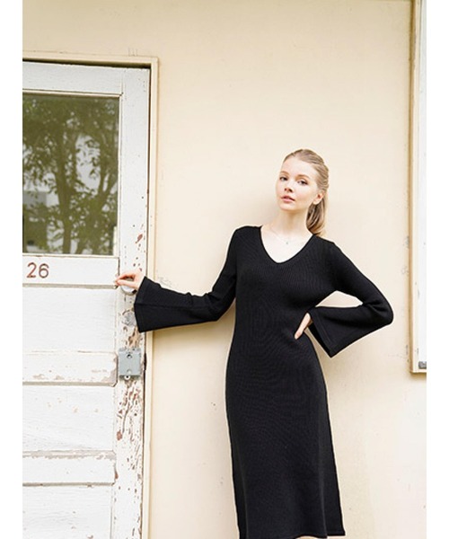 To the sea（トゥーザシー）の「背中開きニットワンピース（ワンピース