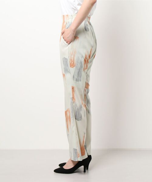 CAPRICIEUX LE'MAGE(カプリシューレマージュ)の「ペインテッドフレアパンツ(その他パンツ・レディース・ベージュ/ミント・38/36)」の4枚目の写真