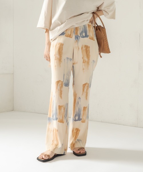 CAPRICIEUX LE'MAGE(カプリシューレマージュ)の「ペインテッドフレアパンツ(その他パンツ・レディース・ベージュ/ミント・38/36)」の1枚目の写真