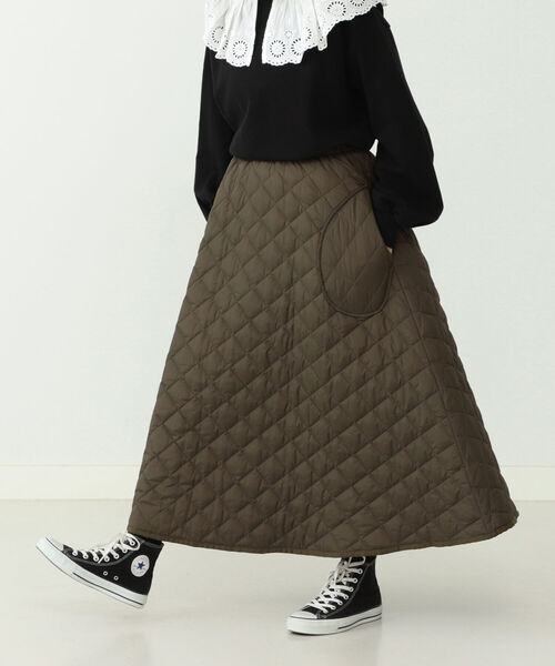 CAROLINA GLASER(カロリナ グレイサー)の「CAROLINA GLASER / キルティング ロングスカート(スカート・レディース・ブラック/オリーブ/ナチュラル・ONE SIZE)」の16枚目の写真