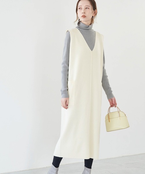 ROPE' PICNIC(ロペピクニック)の「【芳根京子さん別注カラー:グレー,グリーン】【アンチピリング】ポケットニットジャンパースカート(ジャンパースカート・レディース・ブラック/ベージュ系その他/ブルー系その他4/オフホワイト/グリーン系その他/グレー・40/38)」の2枚目の写真