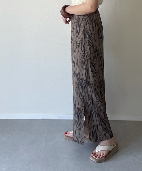 y/m by misato(イムバイミサト)の「ゼブラ柄ストレートスカート(スカート・レディース・アイボリー/モカ・FREE)」の15枚目の写真
