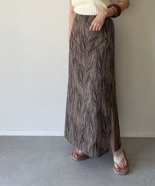 y/m by misato(イムバイミサト)の「ゼブラ柄ストレートスカート(スカート・レディース・アイボリー/モカ・FREE)」の16枚目の写真