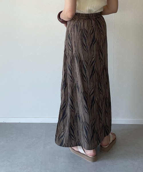 y/m by misato(イムバイミサト)の「ゼブラ柄ストレートスカート(スカート・レディース・アイボリー/モカ・FREE)」の17枚目の写真