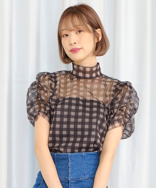 TITTY&CO.（ティティーアンドコー）の「ギャザースリーブシアートップス（シャツ/ブラウス・レディース・ブラック/グレー/オフホワイト/マルチ・FREE）」の4枚目の写真