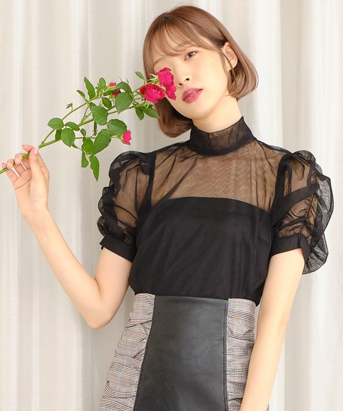 TITTY&CO.（ティティーアンドコー）の「ギャザースリーブシアートップス（シャツ/ブラウス・レディース・ブラック/グレー/オフホワイト/マルチ・FREE）」の2枚目の写真