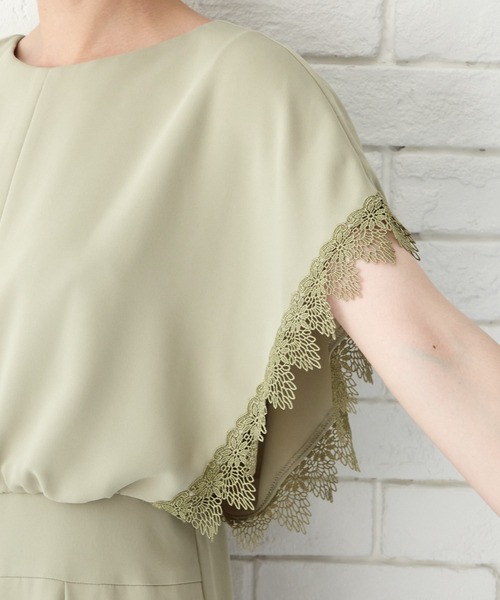 AIMER（エメ）の「ケミカルレースブレード袖ブラウジングIラインパーティードレス（ワンピース・レディース・スモーキーグリーン系/ベージュ/チャコールグレー/モカ・MEDIUM）」の17枚目の写真