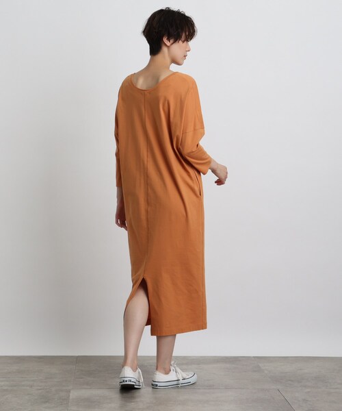 INDIVI（インディヴィ）の「◆【洗える】ドルマンカットソーワンピース（ワンピース・レディース・オレンジ/ブラウン系/ブラック・05/34/38）」の17枚目の写真