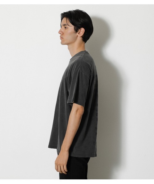 AZUL by moussy（アズールバイマウジー）の「PIGMENT GRAPHIC TEE / ピグメント グラフィックTシャツ（Tシャツ/カットソー・メンズ・ホワイト/ライトブラック/ライトベージュ・MEDIUM/LARGE）」の17枚目の写真