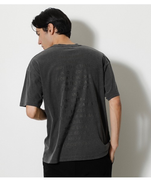 AZUL by moussy（アズールバイマウジー）の「PIGMENT GRAPHIC TEE / ピグメント グラフィックTシャツ（Tシャツ/カットソー・メンズ・ホワイト/ライトブラック/ライトベージュ・MEDIUM/LARGE）」の5枚目の写真