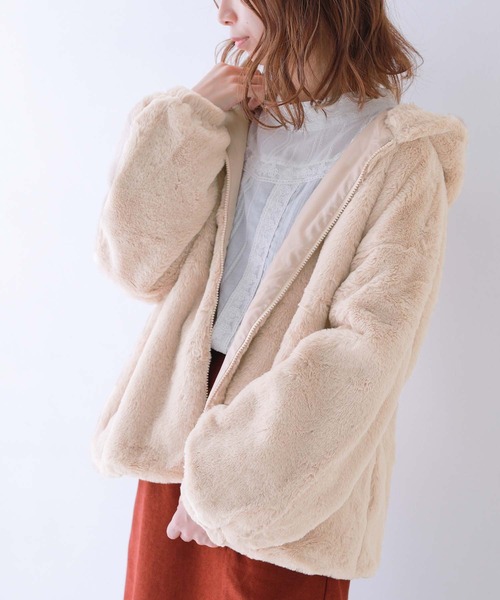 osharewalker（オシャレウォーカー）の「『ふわふわボリュームファーパーカー』（その他アウター・レディース・モカ/グレイッシュブルー/グレイッシュベージュ/ブラック/クリーム・FREE）」の4枚目の写真