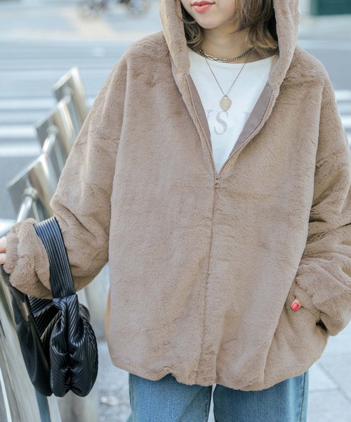 osharewalker（オシャレウォーカー）の「『ふわふわボリュームファーパーカー』（その他アウター・レディース・モカ/グレイッシュブルー/グレイッシュベージュ/ブラック/クリーム・FREE）」の13枚目の写真