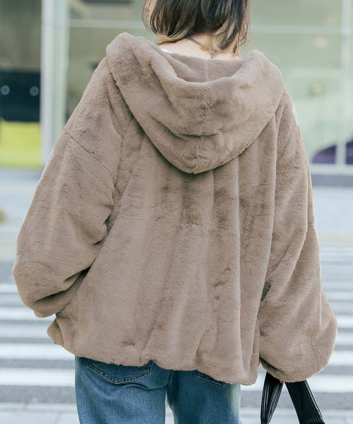 osharewalker（オシャレウォーカー）の「『ふわふわボリュームファーパーカー』（その他アウター・レディース・モカ/グレイッシュブルー/グレイッシュベージュ/ブラック/クリーム・FREE）」の21枚目の写真
