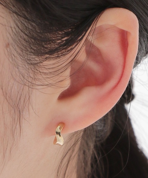 LOWRYS FARM(ローリーズファーム)の「ループフィットイヤリング 218524(イヤリング・レディース・シルバー/ゴールド/ブラック系その他/ベージュ/ブラウン/キャメル/モカ/ブラウン系その他/シルバー系その他/ゴールド系その他・FREE)」の6枚目の写真