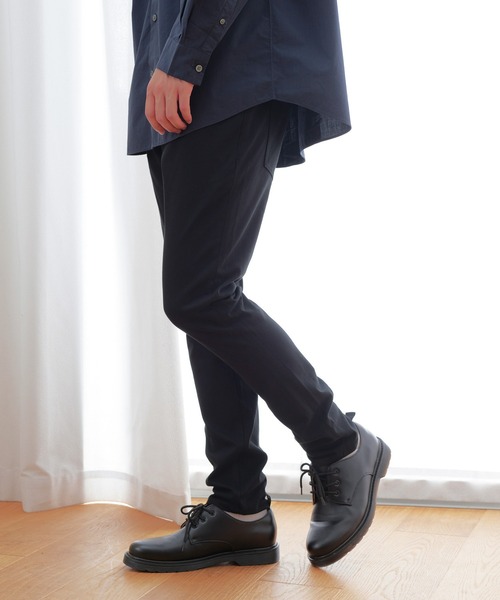 GLOBAL WORK（グローバルワーク）の「モーションテックスキニー/952567（その他パンツ・メンズ・ホワイト系その他2/ブラック/その他/ベージュ/ダークブラウン/カーキ/ネイビー/グレー/ベージュ系その他/グリーン/グレー系9/ホワイト/オフホワイト/ベージュ系その他3/ダークグリーン/グレー系その他4/キャメル/ブラウン系その他/グリーン系その他7/グレー系その他7/ライトブルー・X-SMALL/X-LARGE/LARGE/MEDIUM/2XS/SMALL）」の22枚目の写真