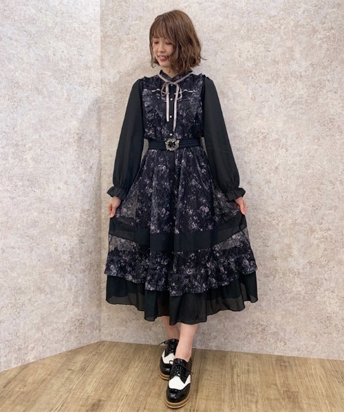 axes femme（アクシーズファム）の「フラワープリントレーシーＯＰ（ワンピース・レディース・キナリ/ワイン/ブラック・MEDIUM）」の2枚目の写真