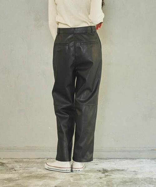 coen（コーエン）の「フェイクレザーテーパードパンツ（その他パンツ・レディース・ブラック/ブラウン・MEDIUM/LARGE）」の7枚目の写真
