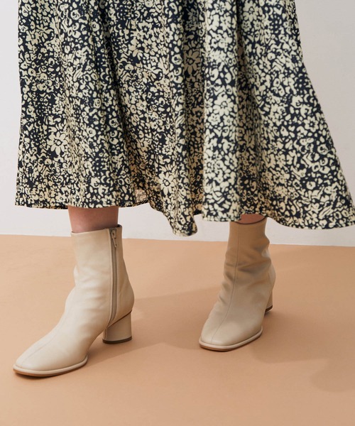 ADAM ET ROPE'（アダムエロペ）の「〈追加〉ストレッチショートブーツ（ブーツ・レディース・ブラック/オフホワイト/キャメル・23.5cm/24.5cm/23.0cm/24.0cm）」の15枚目の写真