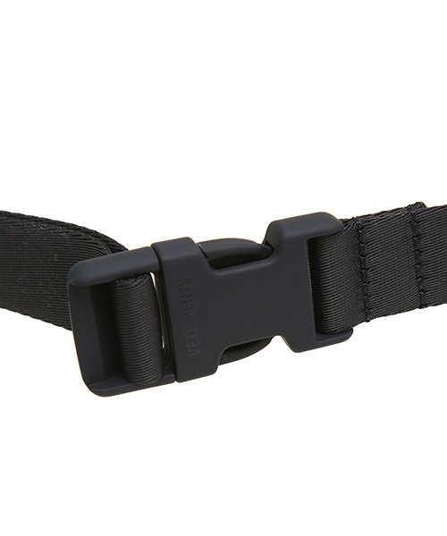 VETEMENTS（ヴェトモン）の「VETEMENTS / ヴェトモン：STAMPED LOGO FANNY PACK：UA52BA300[RIP]（ショルダーバッグ・メンズ・ブラック・FREE）」の10枚目の写真