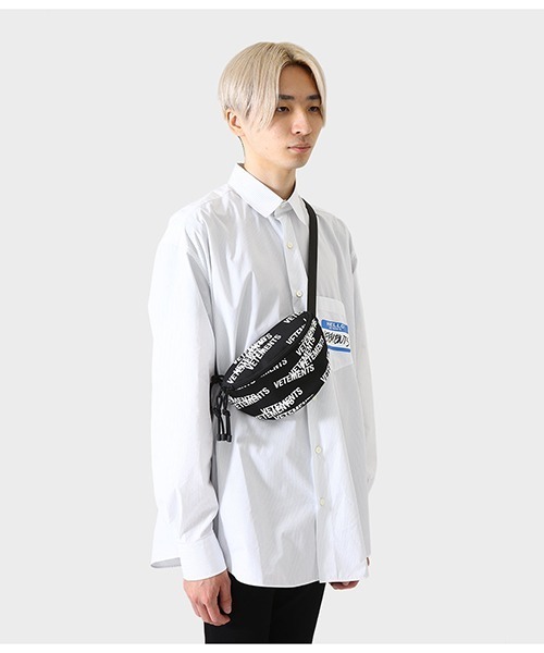 VETEMENTS（ヴェトモン）の「VETEMENTS / ヴェトモン：STAMPED LOGO FANNY PACK：UA52BA300[RIP]（ショルダーバッグ・メンズ・ブラック・FREE）」の11枚目の写真