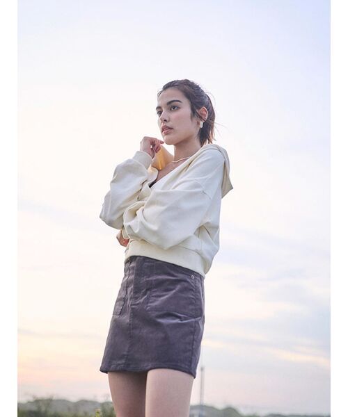 To the sea(トゥーザシー)の「コーデュロイミニスカート(スカート・レディース・ブラック/ベージュ/アイボリー/ダークオレンジ・SMALL/MEDIUM)」の2枚目の写真