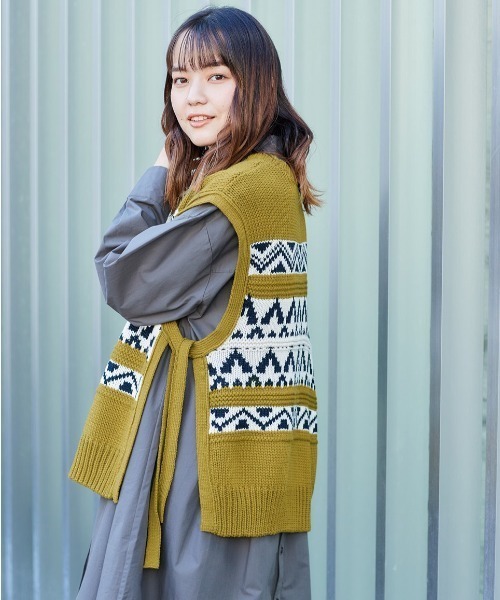 cepo(セポ)の「サイドリボン ジャガードニットベスト(ベスト・レディース・グレー/グリーン・M)」の2枚目の写真