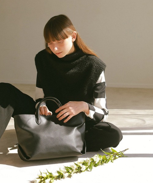 EFOLE（エフォル）の「【EFOLE】 ソフト シュリンク トートバッグ（トートバッグ・レディース・ブラック/キャメル/ベージュ・FREE）」の4枚目の写真