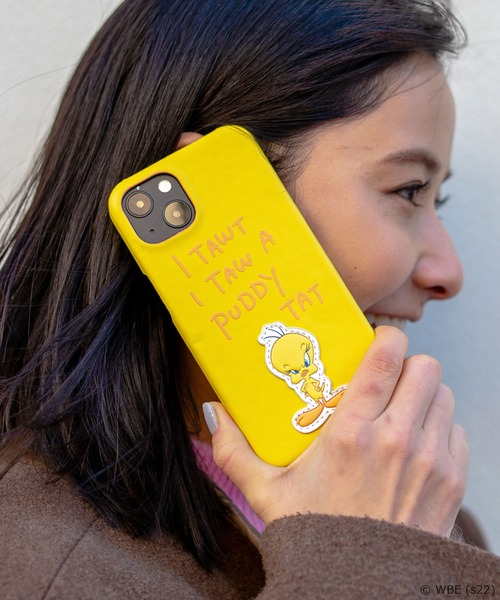 ACCOMMODE（アコモデ）の「ルーニー・テューンズ / バイカラーiPhoneケース 13対応（スマホケース/カバー・レディース・ミント/イエロー/グレー/ピンク・FREE）」の3枚目の写真