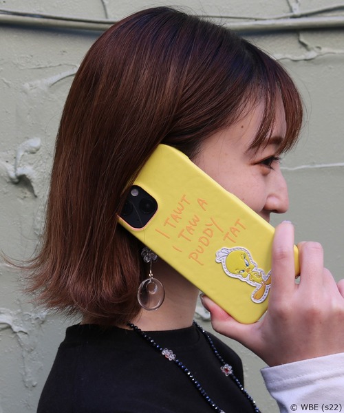 ACCOMMODE（アコモデ）の「ルーニー・テューンズ / バイカラーiPhoneケース 13対応（スマホケース/カバー・レディース・ミント/イエロー/グレー/ピンク・FREE）」の6枚目の写真