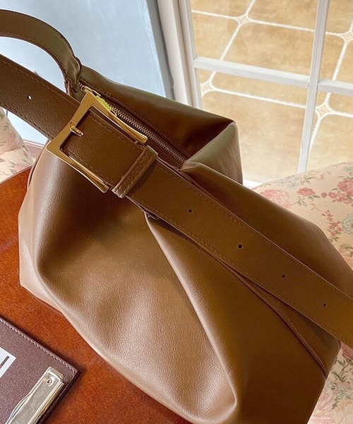 florist（フローリスト）の「【A4対応/2Way】PUレザー大容量ワンショルダーバッグ（ショルダーバッグ・レディース・ブラウン/グレー/ブラック/オフホワイト・FREE）」の20枚目の写真