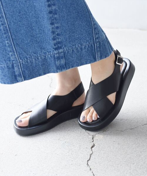 SHIPS（シップス）の「*クロスベルトサンダル◆（サンダル・レディース・ブラック/ブラウン/オフホワイト/ダークグレー・38/36/37）」の3枚目の写真