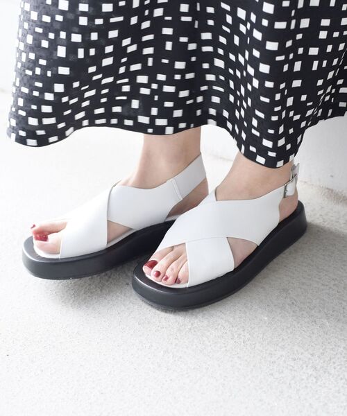 SHIPS（シップス）の「*クロスベルトサンダル◆（サンダル・レディース・ブラック/ブラウン/オフホワイト/ダークグレー・38/36/37）」の16枚目の写真