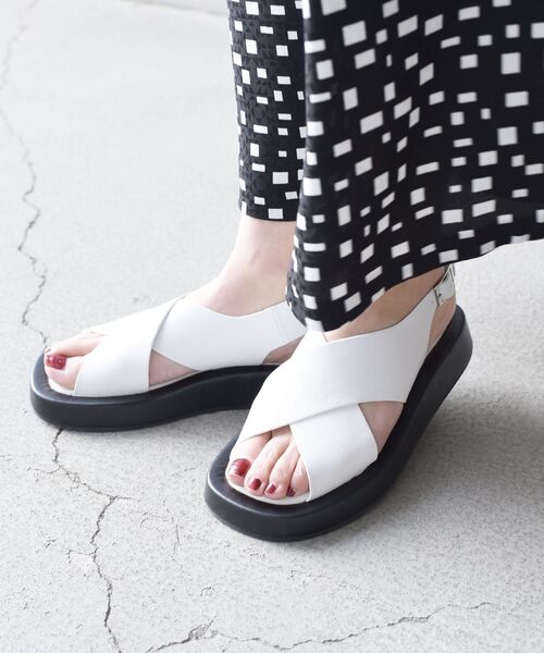 SHIPS（シップス）の「*クロスベルトサンダル◆（サンダル・レディース・ブラック/ブラウン/オフホワイト/ダークグレー・38/36/37）」の19枚目の写真