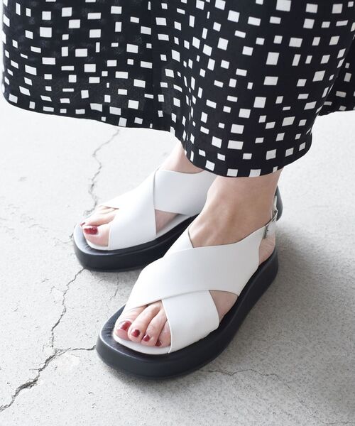 SHIPS（シップス）の「*クロスベルトサンダル◆（サンダル・レディース・ブラック/ブラウン/オフホワイト/ダークグレー・38/36/37）」の9枚目の写真