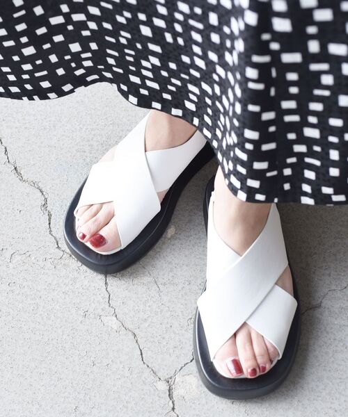 SHIPS（シップス）の「*クロスベルトサンダル◆（サンダル・レディース・ブラック/ブラウン/オフホワイト/ダークグレー・38/36/37）」の20枚目の写真