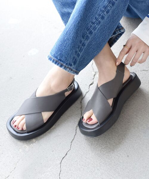 SHIPS（シップス）の「*クロスベルトサンダル◆（サンダル・レディース・ブラック/ブラウン/オフホワイト/ダークグレー・38/36/37）」の12枚目の写真