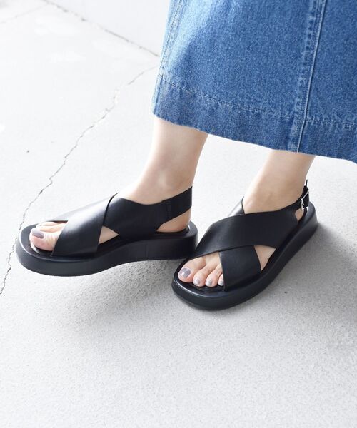 SHIPS（シップス）の「*クロスベルトサンダル◆（サンダル・レディース・ブラック/ブラウン/オフホワイト/ダークグレー・38/36/37）」の5枚目の写真