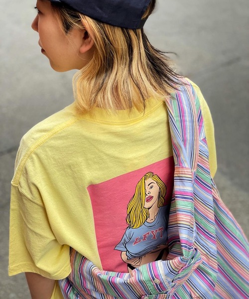 Lafayette（ラファイエット）の「LFYT ラファイエット [Lafayette] - × チアゴ・ビラス・ボアス [THIAGO VILLAS BOAS] コラボ チアゴ ビラス ボアス アーチロゴ ガールズ グラフィック 半袖 Tシャツ [THIAGO VILLAS BOAS LFYT ARCH LOGO GIRLS TEE]（Tシャツ/カットソー・メンズ・ホワイト/ライトブルー/ブラック/イエロー・X-LARGE/XX-LARGE/MEDIUM/LARGE/SMALL）」の4枚目の写真