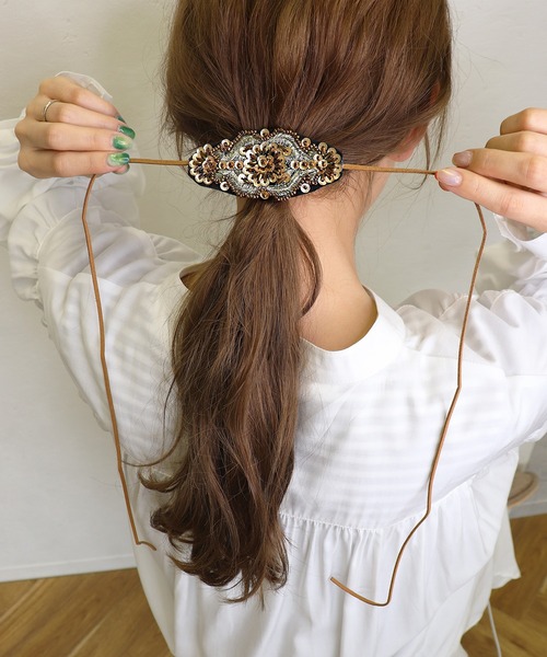 Monocoro toppi（モノコロトッピ）の「ビーズ刺繍 ポニーフック（その他ヘアアクセサリー・レディース・ブラック/アイボリー/ベージュ/ブラウン・フリー）」の11枚目の写真