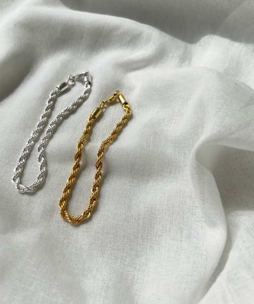 PT(ピーティ)の「Pt(ピーティー) ねじりチェーンブレス(ブレスレット・レディース・シルバー/ゴールド・ONE SIZE)」の2枚目の写真