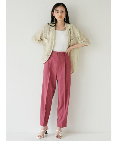 MURUA(ムルーア)の「タックコクーンパンツ(スラックス・レディース・ブラック/ピンク/ベージュ・1/2)」の9枚目の写真
